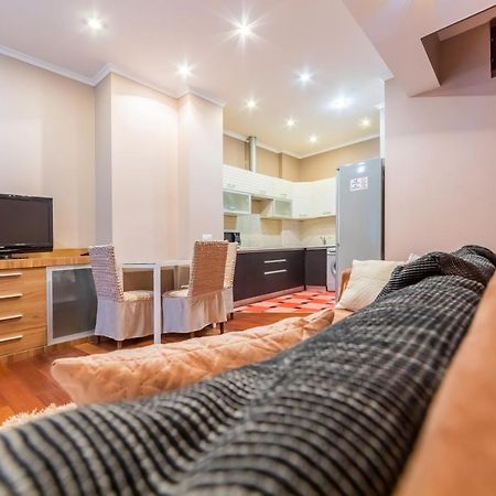 Трехкомнатная Квартира На Крещатике Kiev Exterior foto